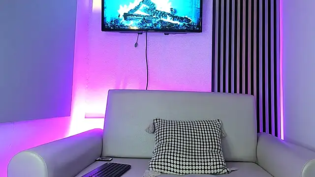 Snapshot of toji_luxxer chatting on October 13, 2025, 3:30 am toji luxxer online show from October 13, 2025, 3:30 am