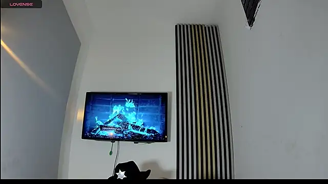 Snapshot of toji_luxxer chatting on November 11, 2025, 4:29 am toji luxxer online show from November 11, 2025, 4:29 am