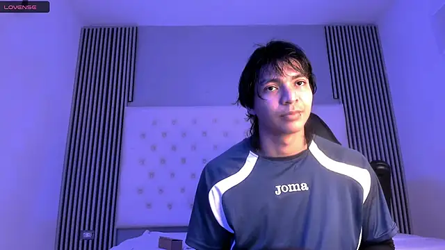 Snapshot of toji_luxxer chatting on November 19, 2025, 8:31 pm toji luxxer online show from November 19, 2025, 8:31 pm