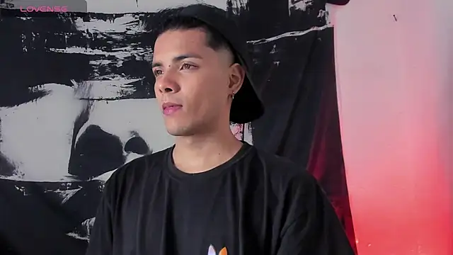 Avaggi online show from November 3, 2025, 10:57 pm