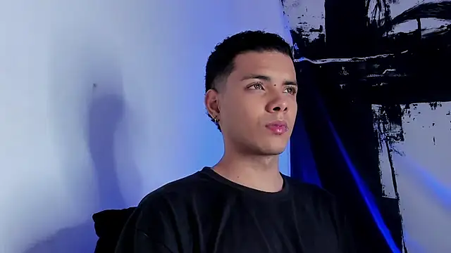 Avaggi online show from October 21, 2025, 10:53 pm