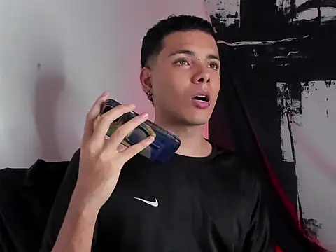 Avaggi online show from October 20, 2025, 10:32 pm