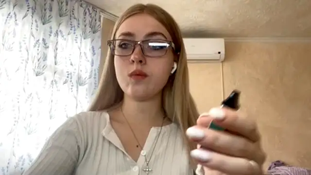 Snapshot of LanaNoir chatting on September 17, 2025, 8:38 am LanaNoir online show from September 17, 2025, 8:38 am