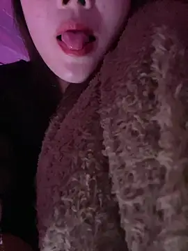 Moon pusy online show from December 19, 2025, 1:20 am