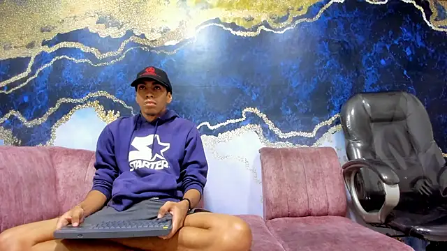 Juicy Creww online show from December 1, 2025, 9:32 am