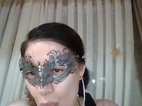 Snapshot of Lomivah chatting on November 8, 2025, 5:16 pm Lomivah online show from November 8, 2025, 5:16 pm