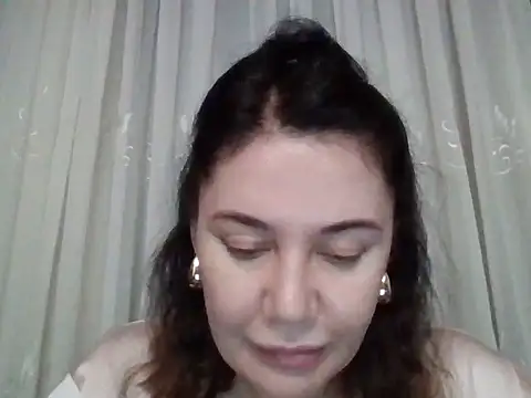 Snapshot of Lomivah chatting on December 19, 2025, 7:38 pm Lomivah online show from December 19, 2025, 7:38 pm