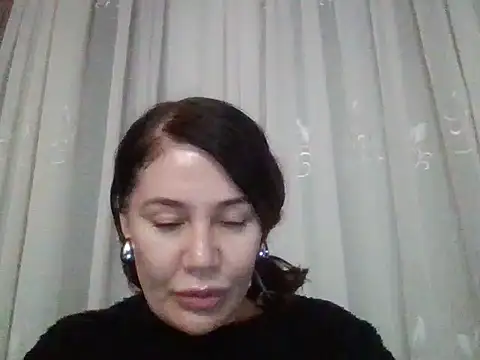 Snapshot of Lomivah chatting on December 2, 2025, 4:19 pm Lomivah online show from December 2, 2025, 4:19 pm
