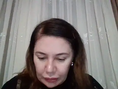 Snapshot of Lomivah chatting on November 28, 2025, 7:25 pm Lomivah online show from November 28, 2025, 7:25 pm