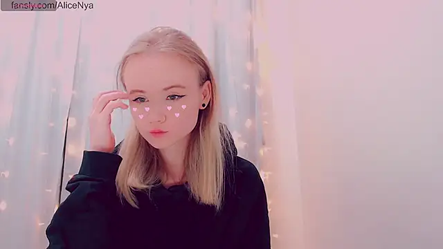 Snapshot of AliceNya_cute chatting on January 15, 2026, 6:06 am AliceNya cute online show from January 15, 2026, 6:06 am