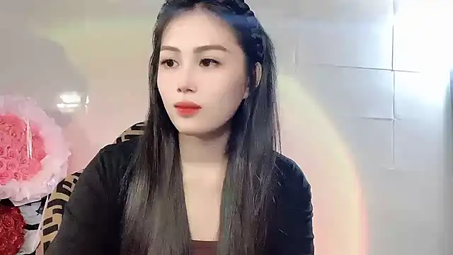 Lyly4757 online show from November 17, 2025, 2:32 pm