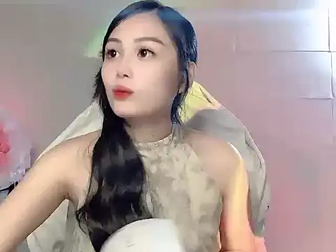 Lyly4757 online show from December 17, 2025, 3:17 pm