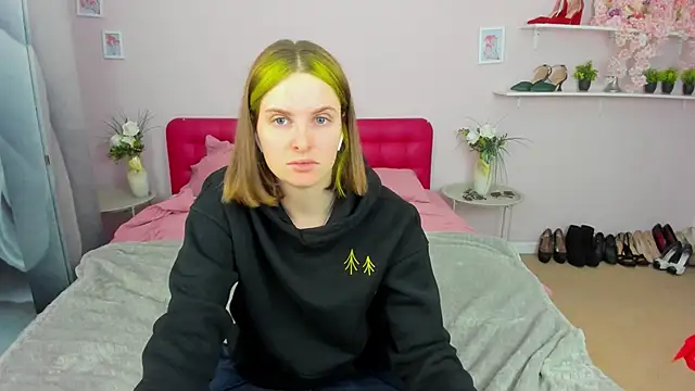 SabrinaRayX online show from April 28, 2026, 7:35 am