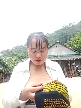 Snapshot of emilyzz chatting on November 17, 2025, 1:42 am emilyzz online show from November 17, 2025, 1:42 am