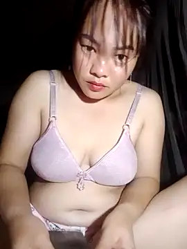 Snapshot of emilyzz chatting on October 5, 2025, 10:22 pm emilyzz online show from October 5, 2025, 10:22 pm