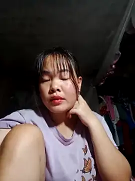 Snapshot of emilyzz chatting on February 1, 2026, 2:43 am emilyzz online show from February 1, 2026, 2:43 am