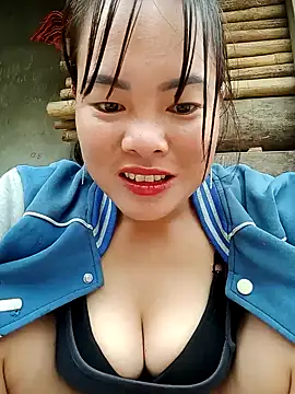 Snapshot of emilyzz chatting on October 26, 2025, 12:00 am emilyzz online show from October 26, 2025, 12:00 am