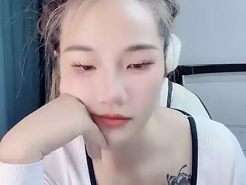 Snapshot of W-Sunflower chatting on November 6, 2025, 2:21 pm W-Sunflower online show from November 6, 2025, 2:21 pm