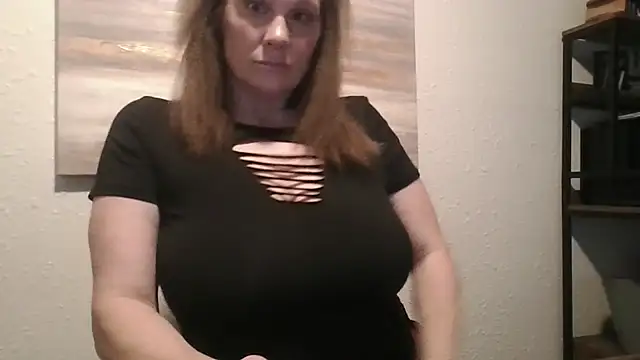 Snapshot of Ariasweetaspie chatting on April 21, 2026, 1:39 pm Ariasweetaspie online show from April 21, 2026, 1:39 pm