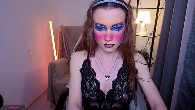 KarenSmitht online show from April 15, 2026, 7:58 pm