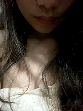 Snapshot of Bella_sexy98 chatting on December 15, 2025, 2:23 pm Bella sexy98 online show from December 15, 2025, 2:23 pm