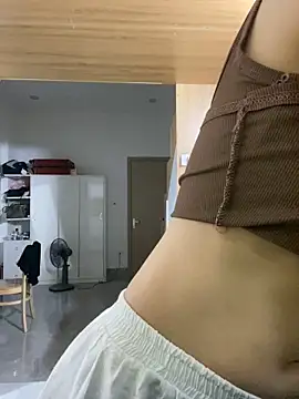 Snapshot of Bella_sexy98 chatting on October 30, 2025, 5:50 am Bella sexy98 online show from October 30, 2025, 5:50 am