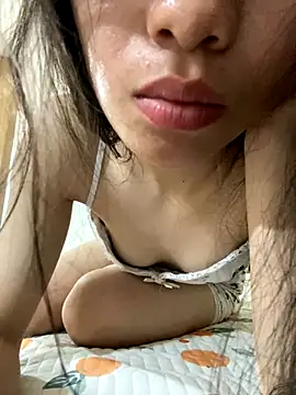 Snapshot of Bella_sexy98 chatting on October 29, 2025, 3:49 am Bella sexy98 online show from October 29, 2025, 3:49 am