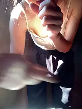 Snapshot of Bella_sexy98 chatting on December 1, 2025, 2:12 am Bella sexy98 online show from December 1, 2025, 2:12 am