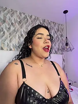 krisstenSantos online show from May 26, 2026, 4:05 pm