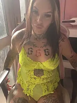 Snapshot of DIRTY_PAISLEY_X chatting on October 29, 2025, 1:54 pm DIRTY PAISLEY X online show from October 29, 2025, 1:54 pm