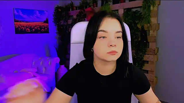 Snapshot of leslierowe_ chatting on December 5, 2025, 12:26 pm leslierowe online show from December 5, 2025, 12:26 pm