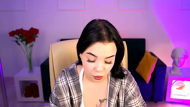 Snapshot of leslierowe_ chatting on September 19, 2025, 12:53 pm leslierowe online show from September 19, 2025, 12:53 pm