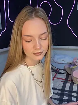 Snapshot of MilaMoone chatting on February 5, 2026, 11:06 am MilaMoone online show from February 5, 2026, 11:06 am