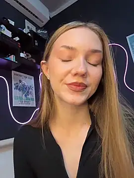 Snapshot of MilaMoone chatting on March 1, 2026, 11:10 am MilaMoone online show from March 1, 2026, 11:10 am