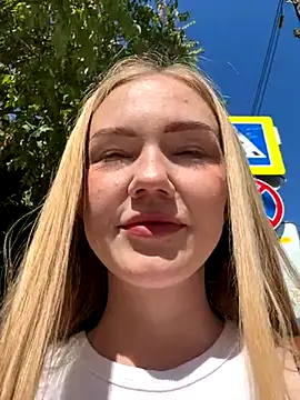 MilaMoone online show from September 23, 2025, 10:33 am