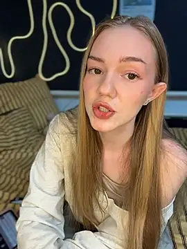 Snapshot of MilaMoone chatting on May 28, 2026, 11:16 am MilaMoone online show from May 28, 2026, 11:16 am