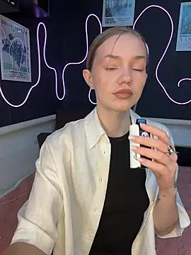 Snapshot of MilaMoone chatting on February 28, 2026, 10:59 am MilaMoone online show from February 28, 2026, 10:59 am