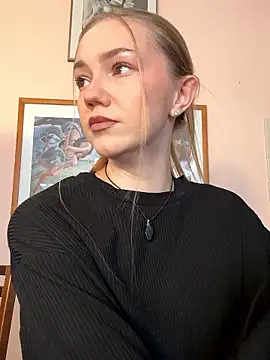 Snapshot of MilaMoone chatting on January 16, 2026, 10:19 am MilaMoone online show from January 16, 2026, 10:19 am