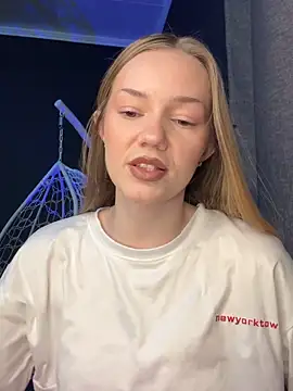 Snapshot of MilaMoone chatting on February 1, 2026, 10:46 am MilaMoone online show from February 1, 2026, 10:46 am