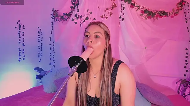 chubbyZoe online show from November 18, 2025, 12:37 am