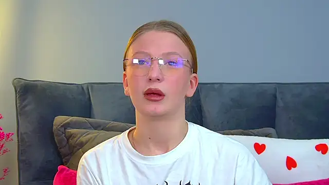 BeatriceBinoche online show from March 25, 2026, 6:24 am