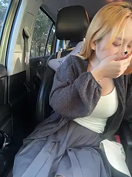 yuki june online show from November 12, 2025, 9:02 am