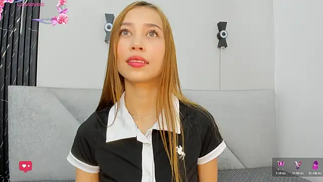 Snapshot of Naomi_Rousse chatting on March 3, 2026, 12:56 pm Naomi Rousse online show from March 3, 2026, 12:56 pm