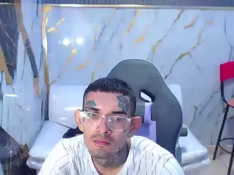 boy tatto777 online show from September 22, 2025, 2:01 pm