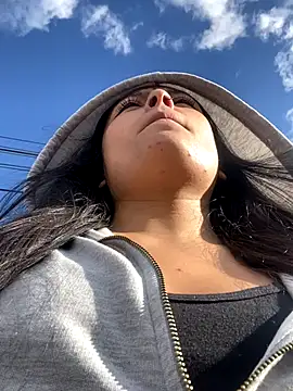 Karla 1-2 online show from November 17, 2025, 9:08 pm