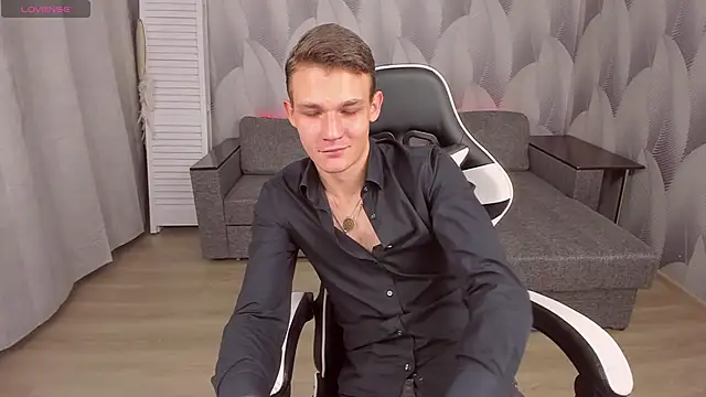 Snapshot of AdamGold01 chatting on October 10, 2025, 7:25 pm AdamGold01 online show from October 10, 2025, 7:25 pm