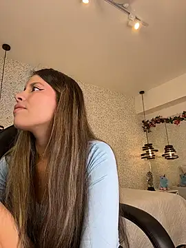Snapshot of EMILIIA_RICHTER__ chatting on May 5, 2026, 8:01 pm EMILIIA RICHTER online show from May 5, 2026, 8:01 pm