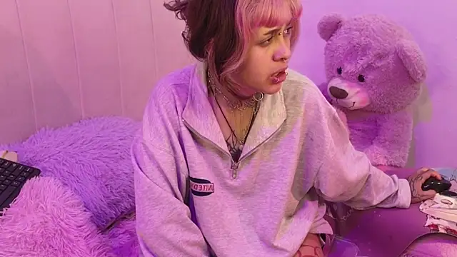 NekoWaifu online show from April 15, 2026, 1:48 pm