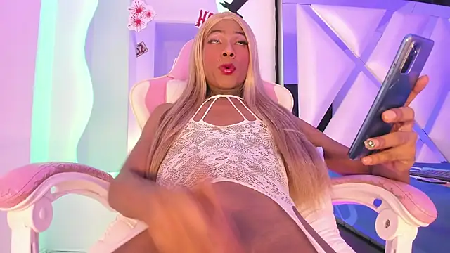 Snapshot of Mara_royal chatting on November 11, 2025, 10:15 pm Mara royal online show from November 11, 2025, 10:15 pm