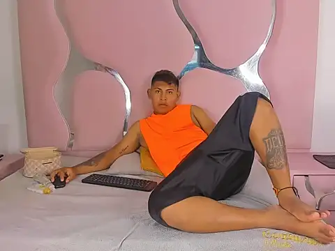 Mikeandmoonasm online show from October 21, 2025, 12:37 pm